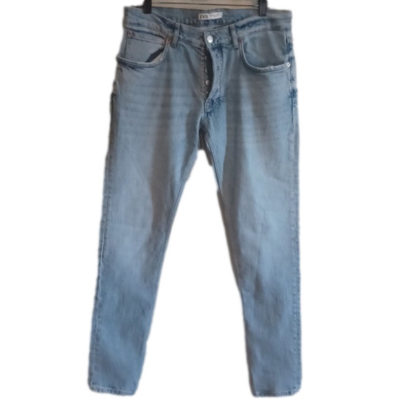 ZARA size 32( 12) lightwash buttonfly denim. Freyed hems. Great for school!! - Picture 1 of 11